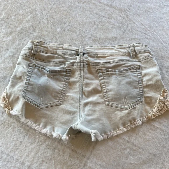 Jean Shorts with lace by Ardene - Picture 4 of 7